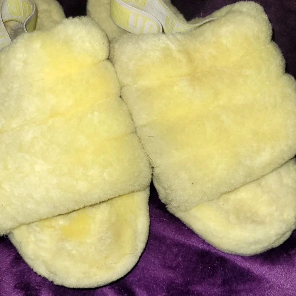 UGG Women's Fluffy Yellow Slippers Size 10 Pre Owned Good Condition - Picture 4 of 4